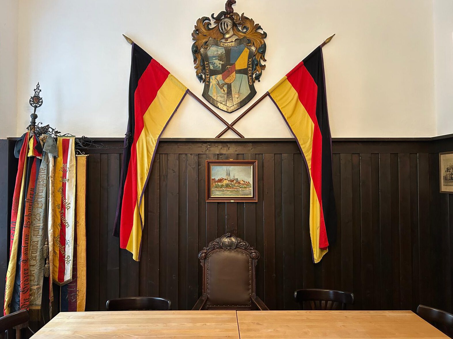 Test: Lorem ipsum dolor sit amet, consectetuer adipiscing elit. Aenean commodo ligula eget dolor. Aenean massa.